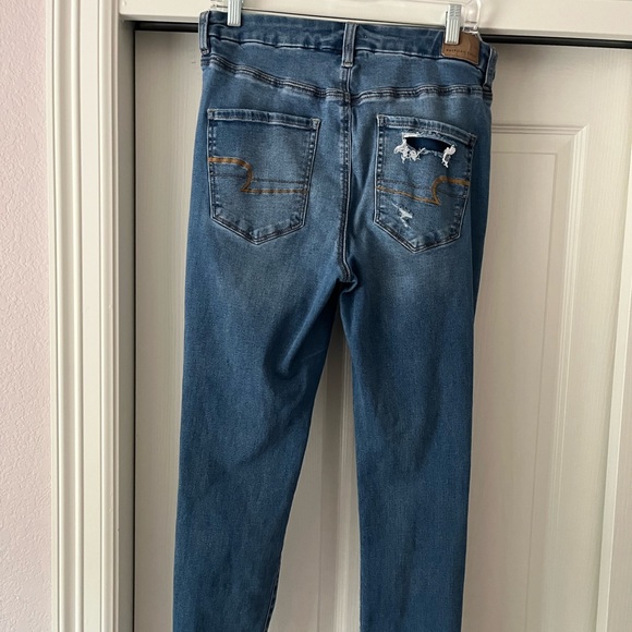American Eagle ripped Curvy High Rise Jegging, light wash, size 12 - Picture 2 of 4